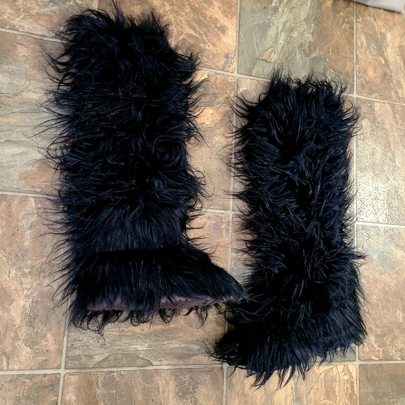 Black Furry Knee High BOOTS - Picture 4 of 5